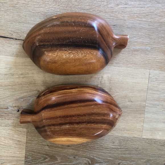 Vintage Wooden Leaf Bowls - Picture 2 of 3